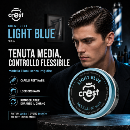 Immagine Shopify della CREST Cera Light Blue 100 ml con focus su tenuta media e controllo flessibile, ideale per capelli pettinabili, look ordinato e styling rimodellabile durante il giorno con effetto lucido wet look.