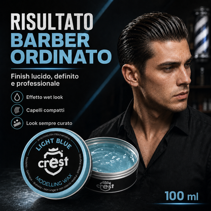 Immagine Shopify della CREST Cera Light Blue 100 ml con risultato barber ordinato, finish lucido wet look e texture blu trasparente, ideale per capelli compatti, definiti e sempre curati.