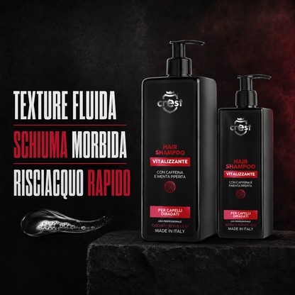 Flaconi CREST Hair Shampoo Vitalizzante da 1000 ml e 500 ml accanto a una piccola texture fluida trasparente con schiuma morbida.